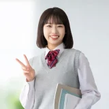 大学に合格し、喜ぶ女性